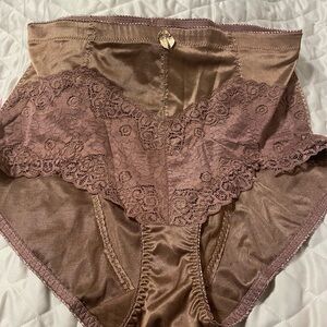 Elegant Lace Women's Intimate in Brown by Delta Burke  nwot